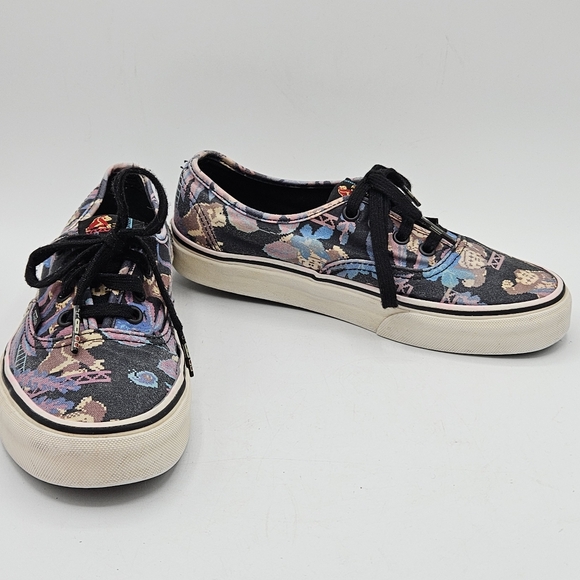 Rare Vans + Donkey Kong Nintendo collaboration shoes size 7- hard to find - Picture 4 of 16